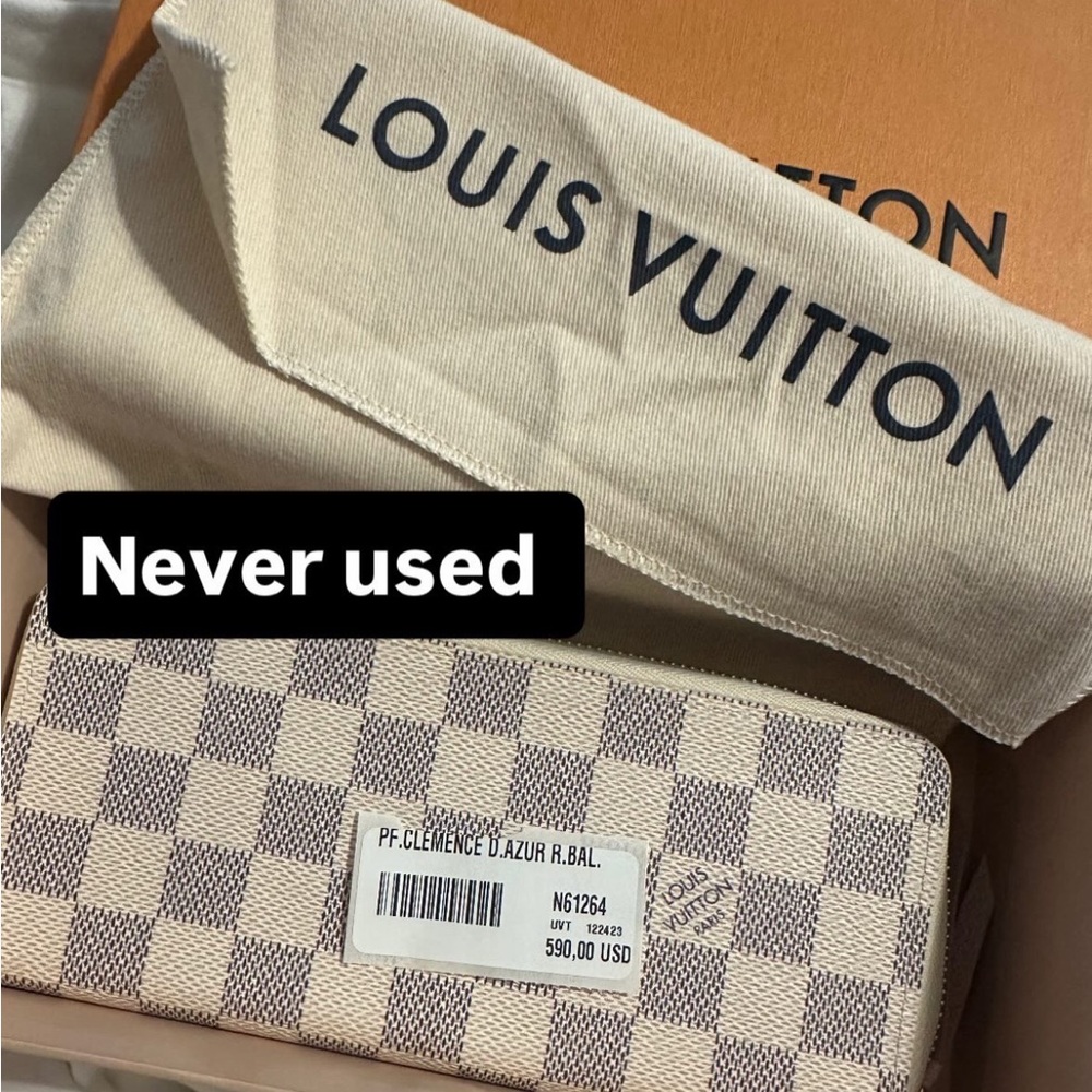 Louis Vuitton Damier Azur Zip Wallet - Cream & Blue Check